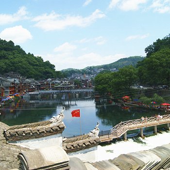 凤凰风桥轻雨精品江景客栈酒店提供图片