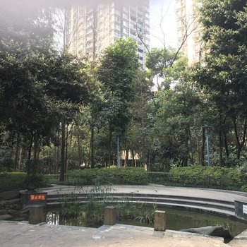 重庆临近解放碑 重庆北站的轻轨房公寓(轨道黄泥磅站分店)酒店提供图片