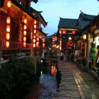 丽江繁花盛开客栈
