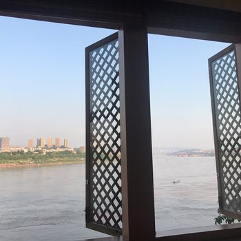 重庆长江边大桥下古镇里一水间江畔美墅客栈(建桥大道2站分店)酒店提供图片