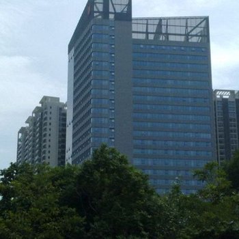 随寓而安家庭公寓(深圳翡翠明珠店)