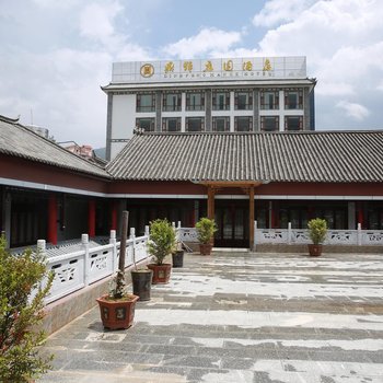 兰坪鼎锋庄园酒店