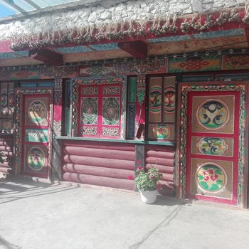 丹巴格西拥中民居接待站酒店提供图片