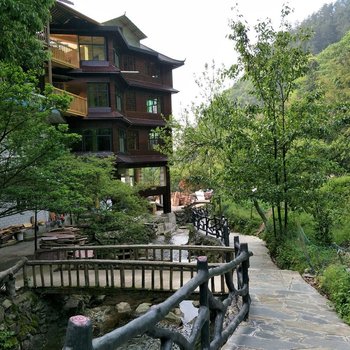 新化红枫避暑山庄