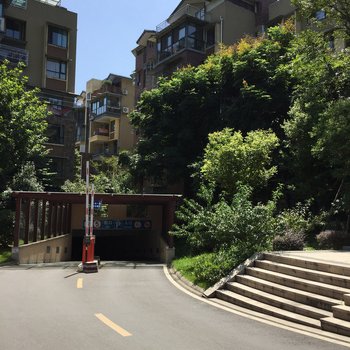 乐山佛度有缘人特色民宿(名山南路分店)