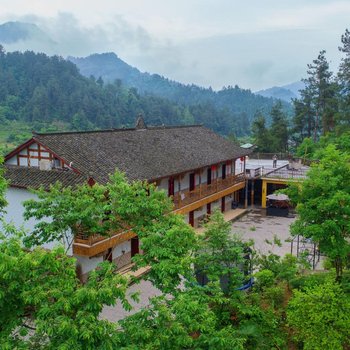 汉宿·静水山居(张家界杨家界门票站店)(原伴山民居)酒店提供图片