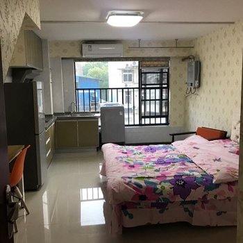 武汉项女士特色民宿(武珞路分店)