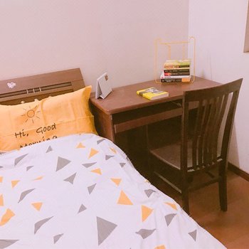 �Ϻ���С���˰���ɫ����(�潭·�ֵ�)�Ƶ��ṩͼƬ