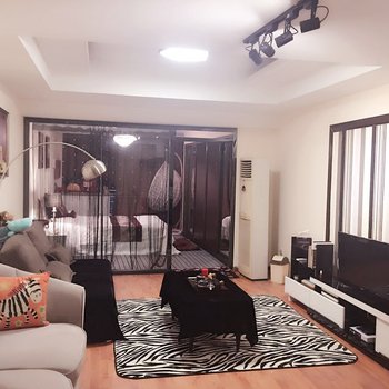 重庆解放碑日月光轻轨旁公寓酒店提供图片