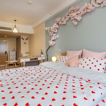 成都娜莎小屋公寓(全年红红木艺术馆分店)