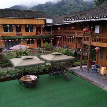 铜仁梵净山瓦屋客栈(寨沙吊桥分店)