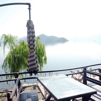 丽江泸沽湖镜湖客栈酒店提供图片