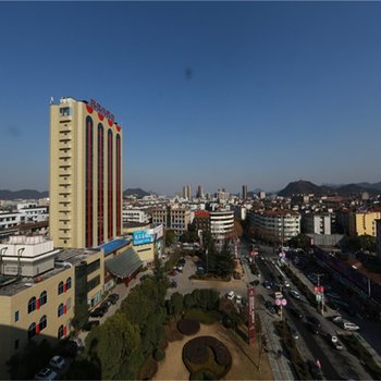 临安锦城镇gdp_临安十锦台户型图(2)