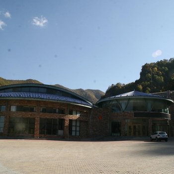 泾源泾河源山庄