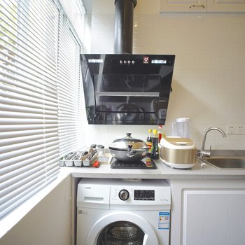 上海上海小鱼家复式(石门一路店)酒店提供图片