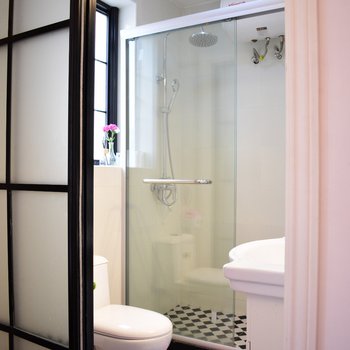 上海zlys民宿(延安中路分店)酒店提供图片