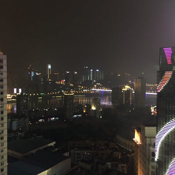 重庆猫头鹰7号·欢聚时光解放碑最中心公寓酒店提供图片