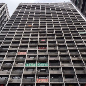 沈阳双鱼座假日主题公寓(原钱多多公寓酒店)