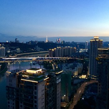 重庆在37楼俯瞰渝中半岛城市天际线江景两房普通公寓酒店提供图片