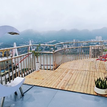 最美花间青年旅舍(重庆解放碑店)