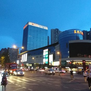 成都地铁口世纪城环球中心二室大床房公寓(同德路分店)