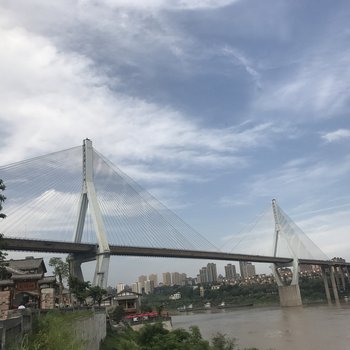 重庆长江边大桥下古镇里一水间江畔美墅客栈(建桥大道2站分店)酒店提供图片