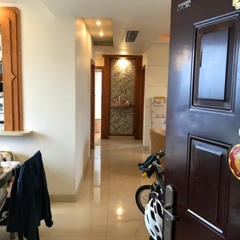 上海温馨精装2室2厅家庭套房公寓(嘉松南路与银泽路交叉口分店)酒店提供图片