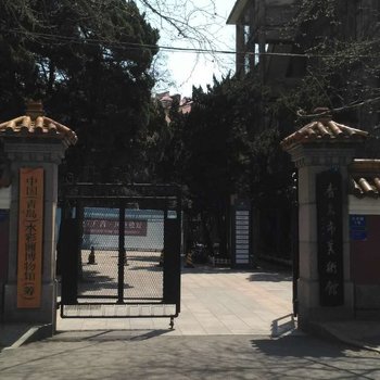 青岛大学路旁新装复试近栈桥火车站复式酒店提供图片