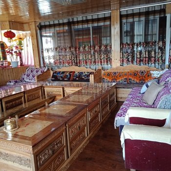 甘孜白玛其珍客栈(中国熊猫大道分店)酒店提供图片