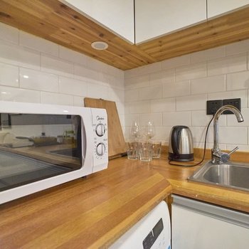 上海弄堂里13号线淮海中路清新Loft复式(延安高架路店)酒店提供图片