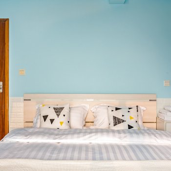 重庆猫头鹰7号·欢聚时光解放碑最中心公寓酒店提供图片