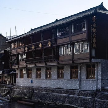 西江近水楼台客栈