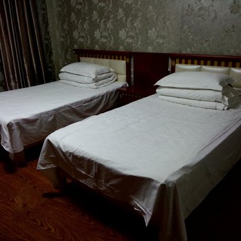 白城枫林晚旅店