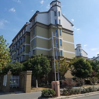 南京紫藤花特色民宿