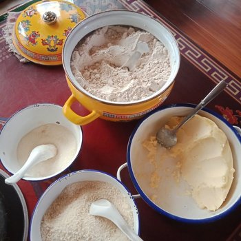 甘孜白玛其珍客栈(中国熊猫大道分店)酒店提供图片