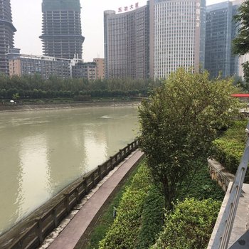 成都城南豪华江景房公寓酒店提供图片