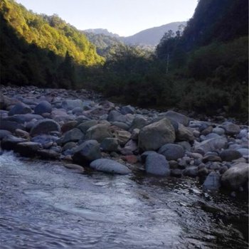 巴中光雾山荣欣居酒店提供图片