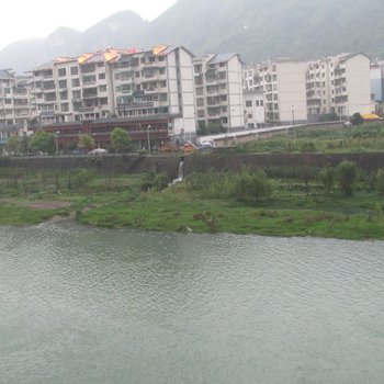 镇远临河雅居