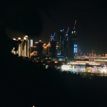 重庆无岸南滨路两江交汇近解放碑灰白空间普通公寓酒店提供图片