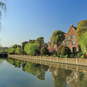 鑫鑫公寓(上海国家会展中心申长路店)