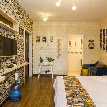 重庆modern times 三居含接机普通公寓酒店提供图片