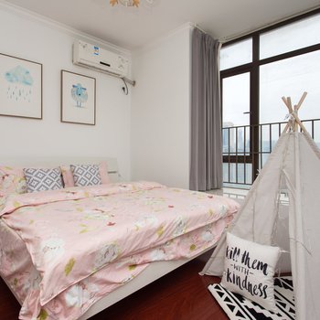 花香袭人叶子家公寓(锦州汉口街店)