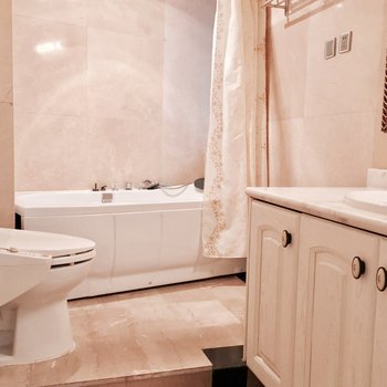 上海上海飞屋UP普通公寓(伊犁南路黄金城道店)酒店提供图片