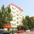 莫泰168(武汉解放大道古田三路轻轨站店)外观图 莫泰168(武汉解放大道古田三路轻轨站店)外观图