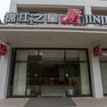 锦江之星(武汉菱角湖万达店)外观图 锦江之星(武汉菱角湖万达店)外观图