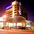东兴东海大酒店外观图 东兴东海大酒店外观图