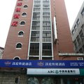 汉庭酒店(上海虹口足球场地铁站酒店)外观图 汉庭酒店(上海虹口足球场地铁站酒店)外观图