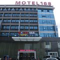 莫泰168(广州白云机场人和地铁站店)外观图 莫泰168(广州白云机场人和地铁站店)外观图
