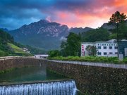 Jinlin Tingshan Theme Hotel