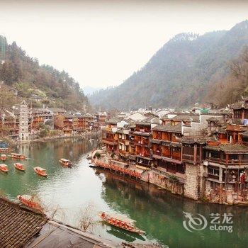 凤凰客巢主题酒店酒店提供图片